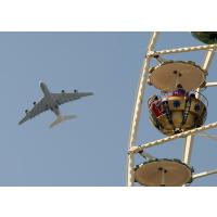 3400_3416 Flugshow des Airbus A 380 auf dem Hamburger Hafengeburtstag. | Hafengeburtstag Hamburg - groesstes Hafenfest der Welt